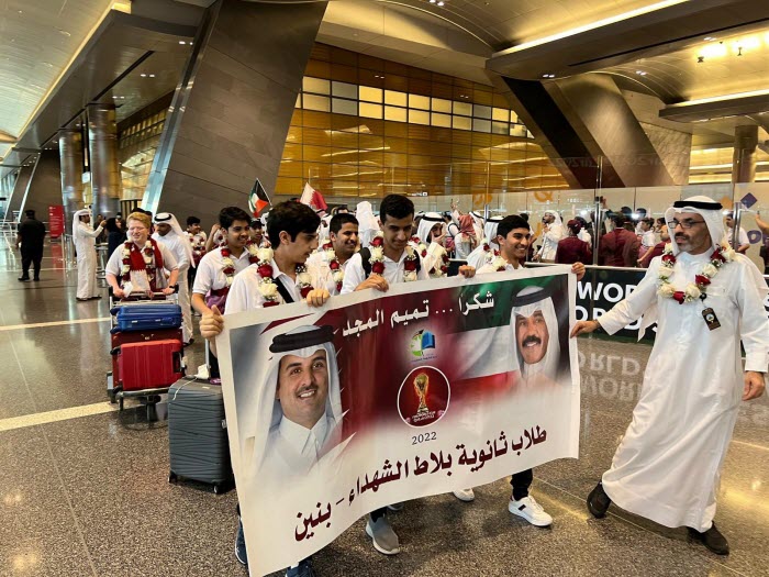 100 طالبا و 30 معلما من المدرسة وصلوا الدوحة امس 